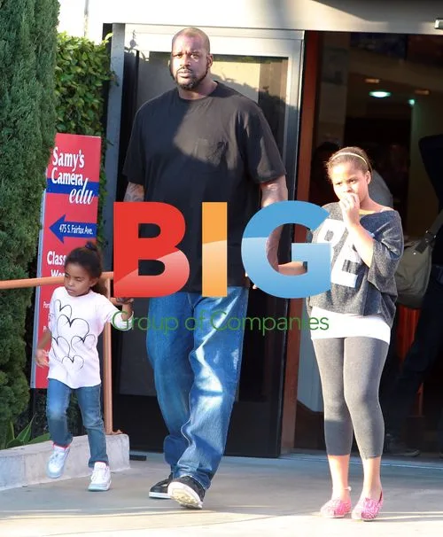 Shaquille O'Neal Christmas Shopping with Kids