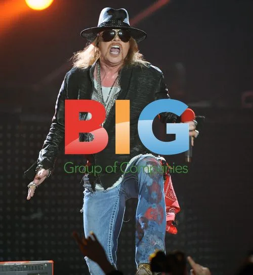 Axl Rose Performs "Welcome to the Jungle"