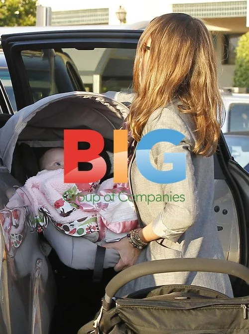 Jessica Alba's Toy Shopping Trip