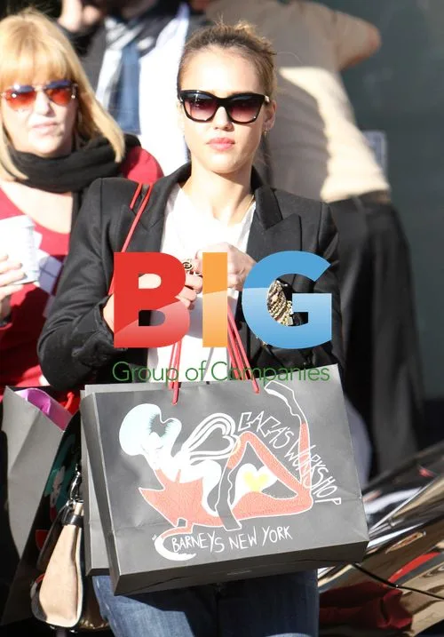 Jessica Alba Shopping with Mom
