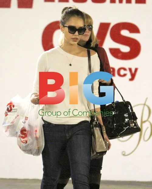 Jessica Alba and Mother Shopping in Beverly Hills
