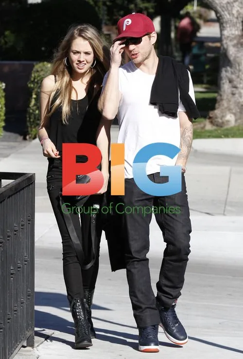 Ryan Phillippe and Girlfriend Spotted