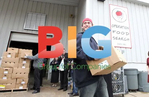 David Freese Helps Load Turkeys for Charity