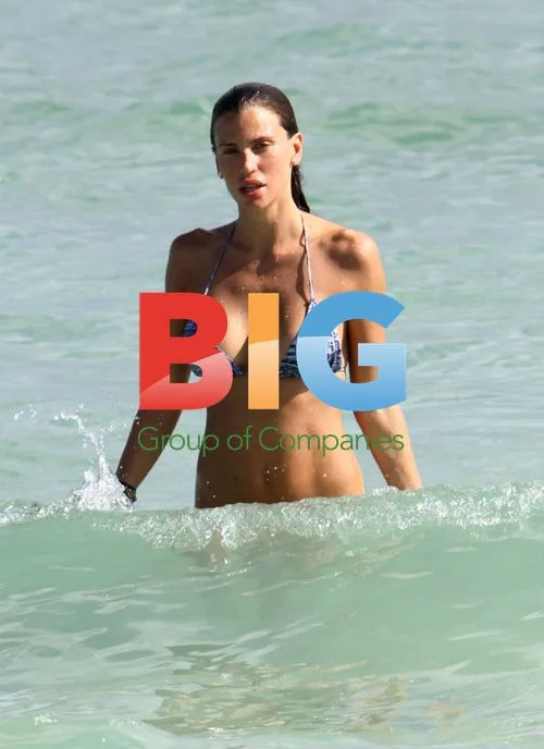 Paraguayan model Claudia Galanti and friends at Miami beach