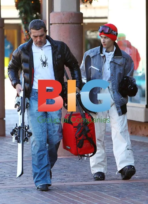 Antonio Banderas & son on slopes in Aspen