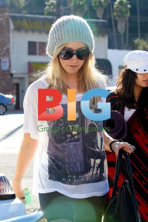 Disney Stars Grab Breakfast