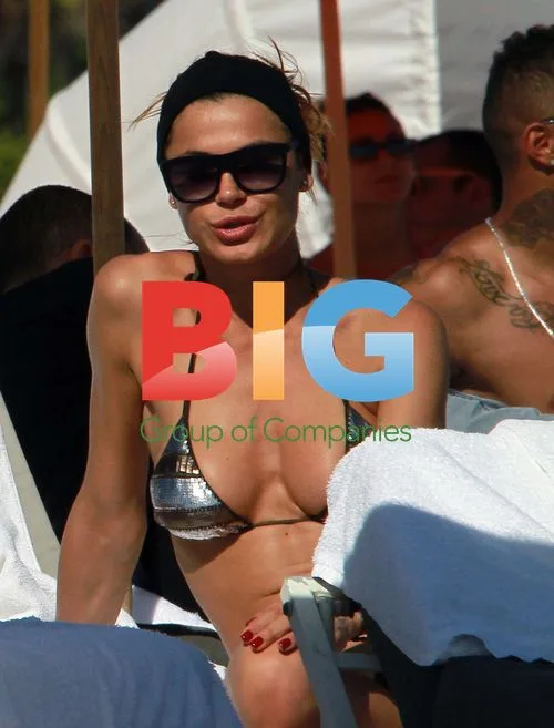 Claudia Galanti and Aida Yespica on Miami Beach