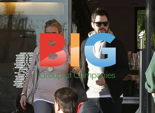 Hilary Duff and Mike Comrie Holiday Shopping