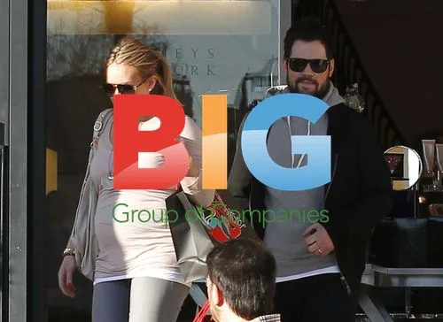 Hilary Duff and Mike Comrie Holiday Shopping
