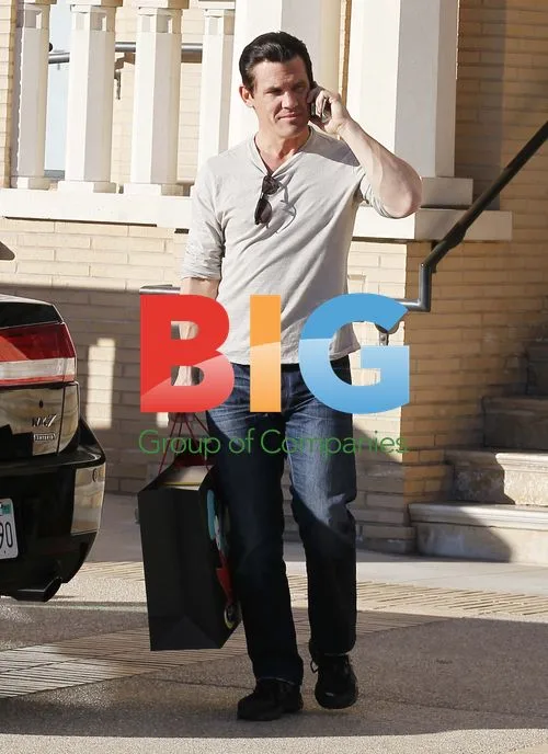 Josh Brolin Shopping in LA