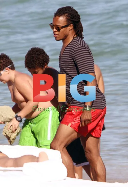 Edgar Davids enjoys Miami with family