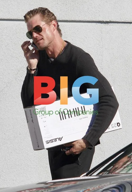 Eric Dane Shops at Guitar Center