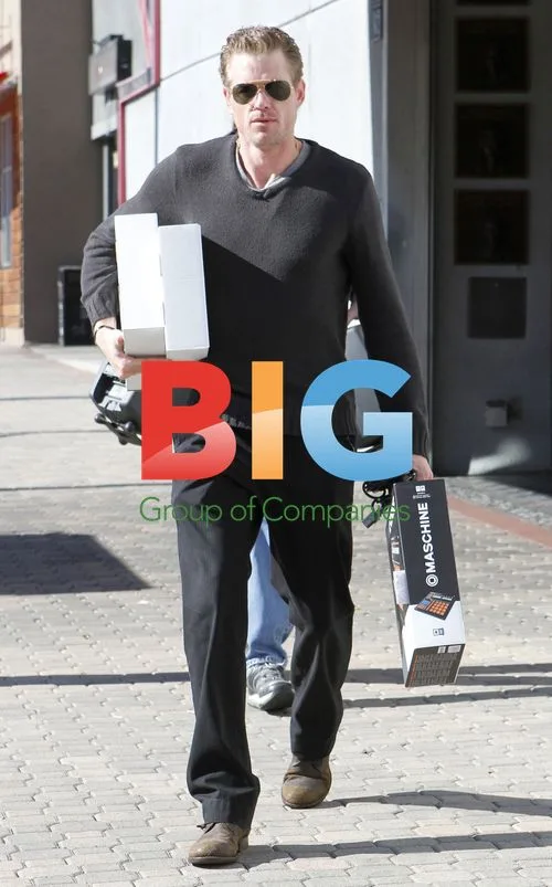 Eric Dane Holiday Shopping