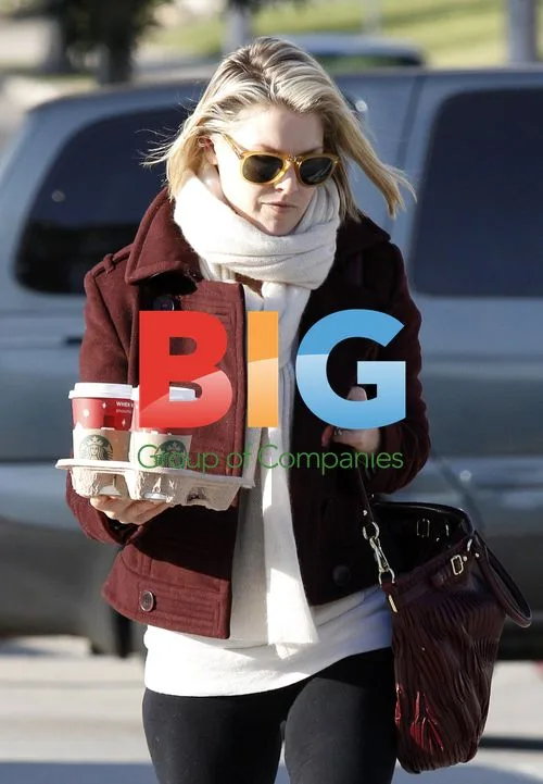 Ali Larter and Hayes MacArthur coffee run