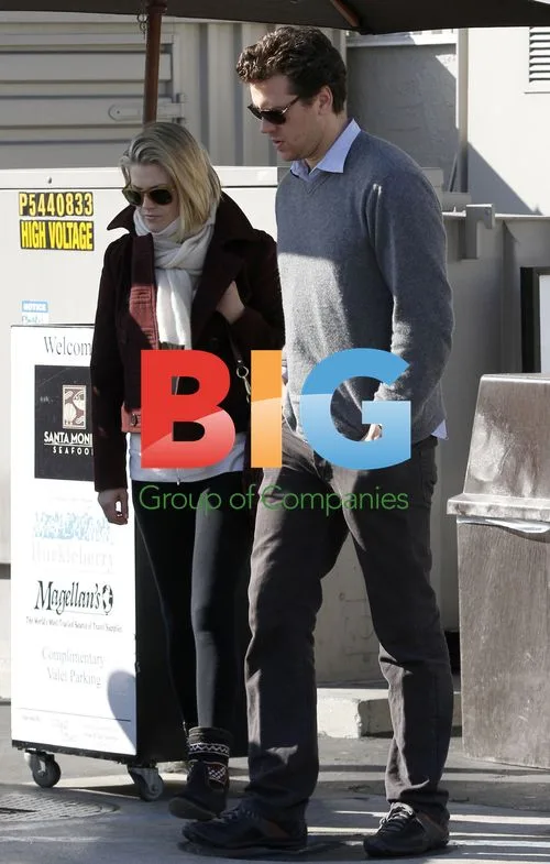 Ali Larter & Hayes MacArthur Coffee Run