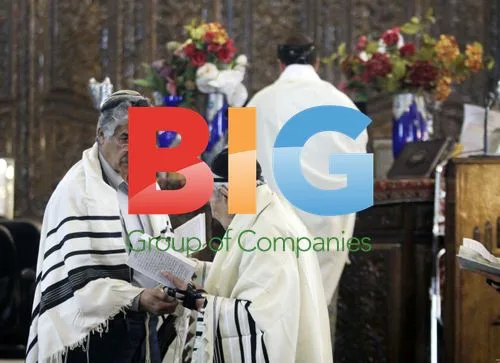 Iranian Jews Attend Tehran Synagogue