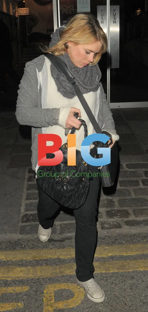 Pregnant Actress Billie Piper Leaving Almeida Theatre