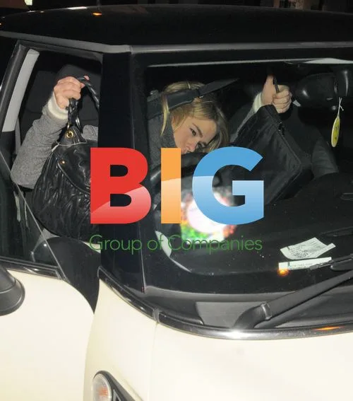 Pregnant Billie Piper Leaving Almeida Theatre
