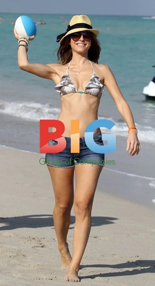 Maria Menounos on Beach with Jonathan Cheban