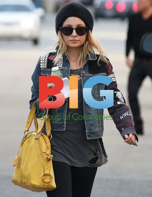 Nicole Richie Runs Errands in LA