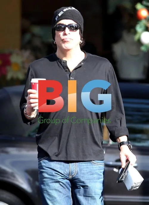 Paul Stanley Gets Coffee at Starbucks