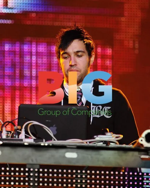 Pete Wentz Performs with The Black Cards