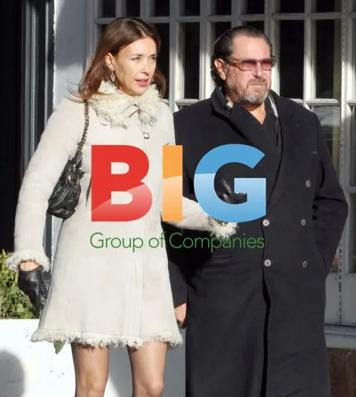 Julian Schnabel and wife window shopping in NYC
