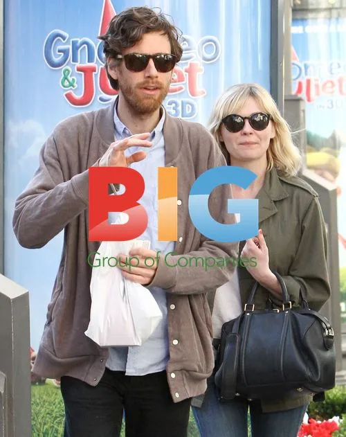 Kirsten Dunst shopping at The Grove with boyfriend
