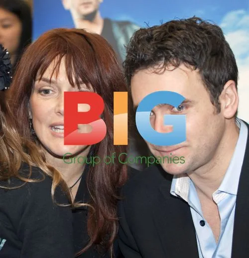 Actors Lynda Boyd and Allan Hawco greet fans