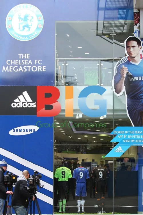 Chelsea Fans Welcome New Signing Fernando Torres