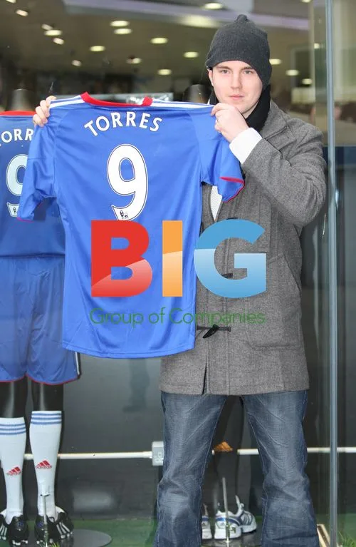 Chelsea Fans Greet New Signing Fernando Torres
