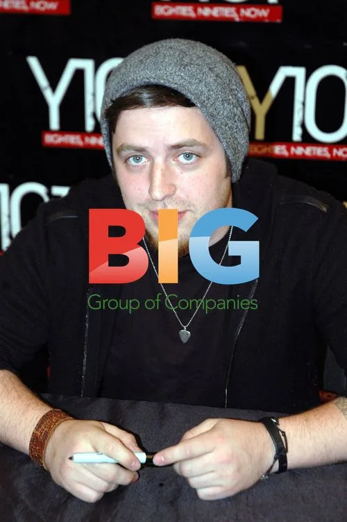 Lee DeWyze Meets Fans Before Unplugged Concert