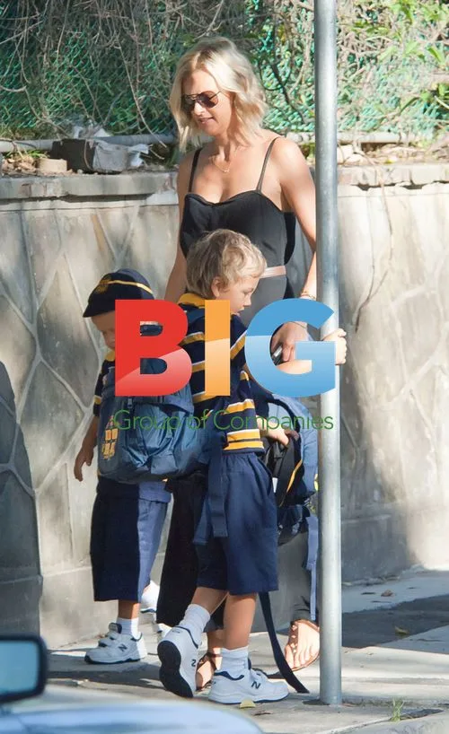 Sarah Murdoch takes sons to school