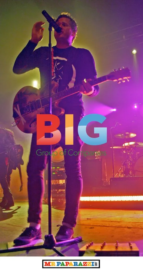 Tom Delonge Performs with Angels and Airwaves