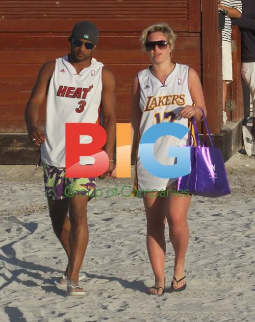 JLS singer JB Gill with girlfriend in Miami