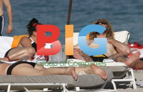 Justin Lee Collins vacations with new girlfriend