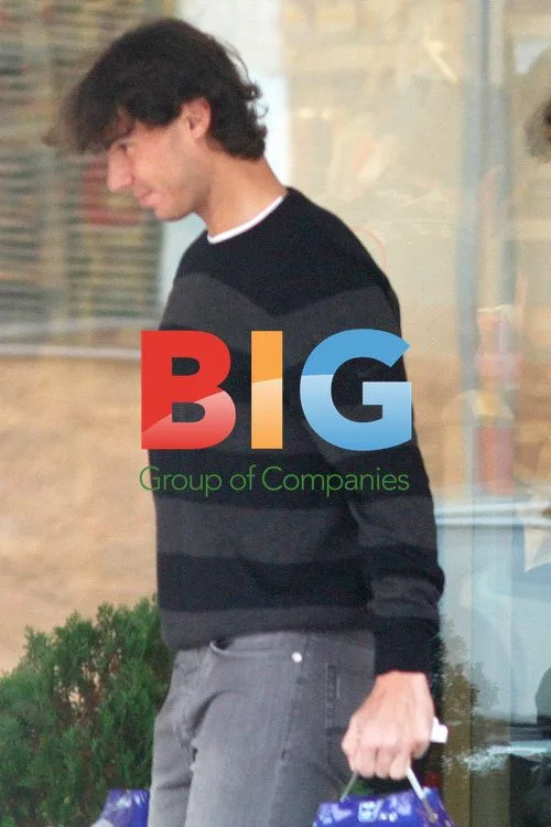 Rafa Nadal and Girlfriend Shopping