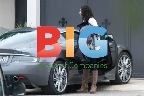 Rafa Nadal and Girlfriend Xisca Shopping