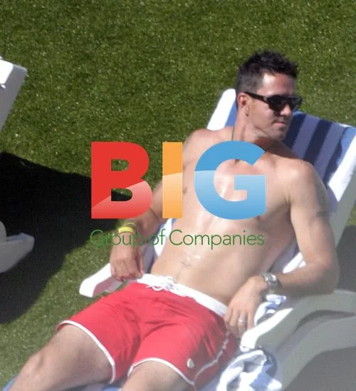 Kevin Pieterson and Liam Plunkett poolside