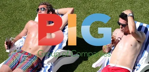 Kevin Pieterson and Liam Plunkett Relax Poolside