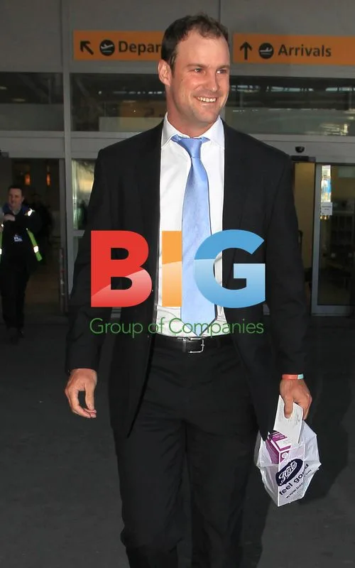 Andrew Strauss Arrives in London After Ashes Win