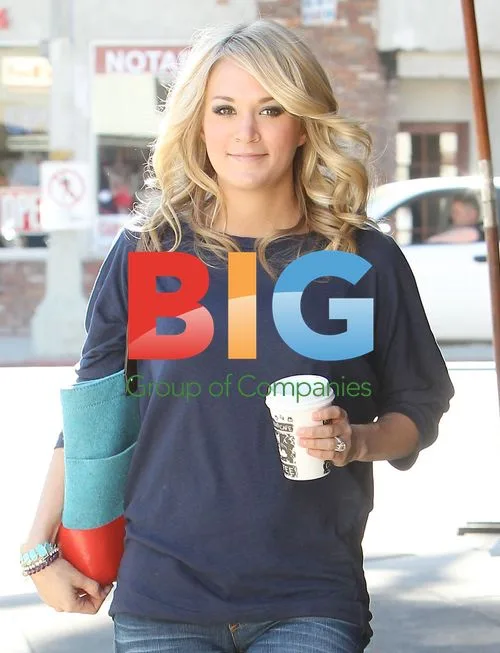 Carrie Underwood Spotted at Kings Road Cafe