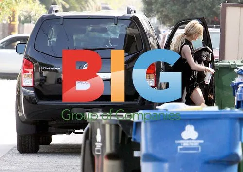 Lindsay Lohan arriving home from courthouse