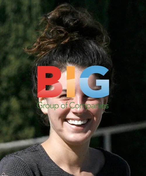 Shenae Grimes goes natural with no makeup