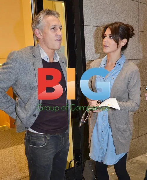 Gary Lineker and wife leave 'Calendar Girls' performance