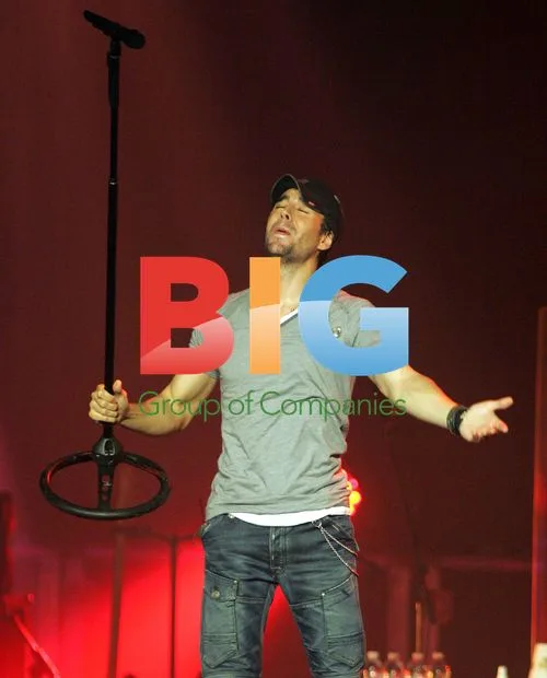 Enrique Iglesias Performs in Florida