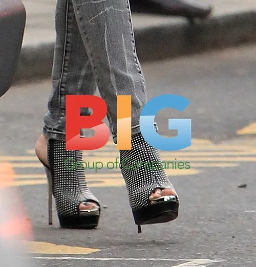 Elle Macpherson School Run