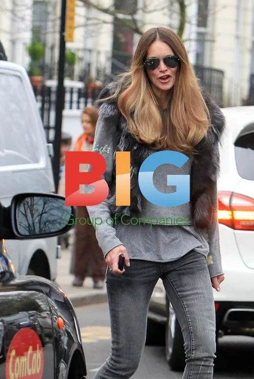 Elle Macpherson - School Run