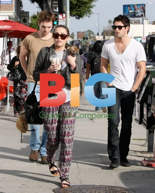 Miley Cyrus and Joshua Bowman Shopping