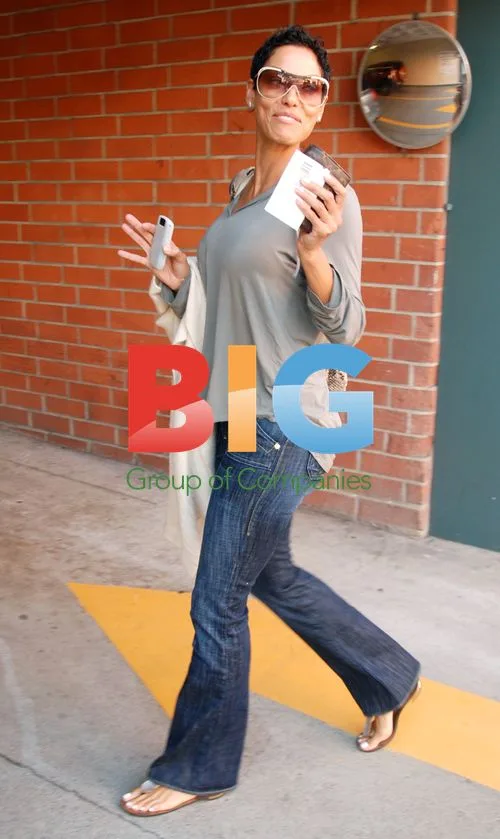 Nicole Murphy Leaves Nail Salon in Ferrari